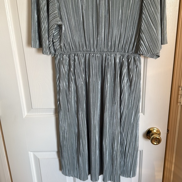 Shimmery dress, size XL! - Picture 8 of 9